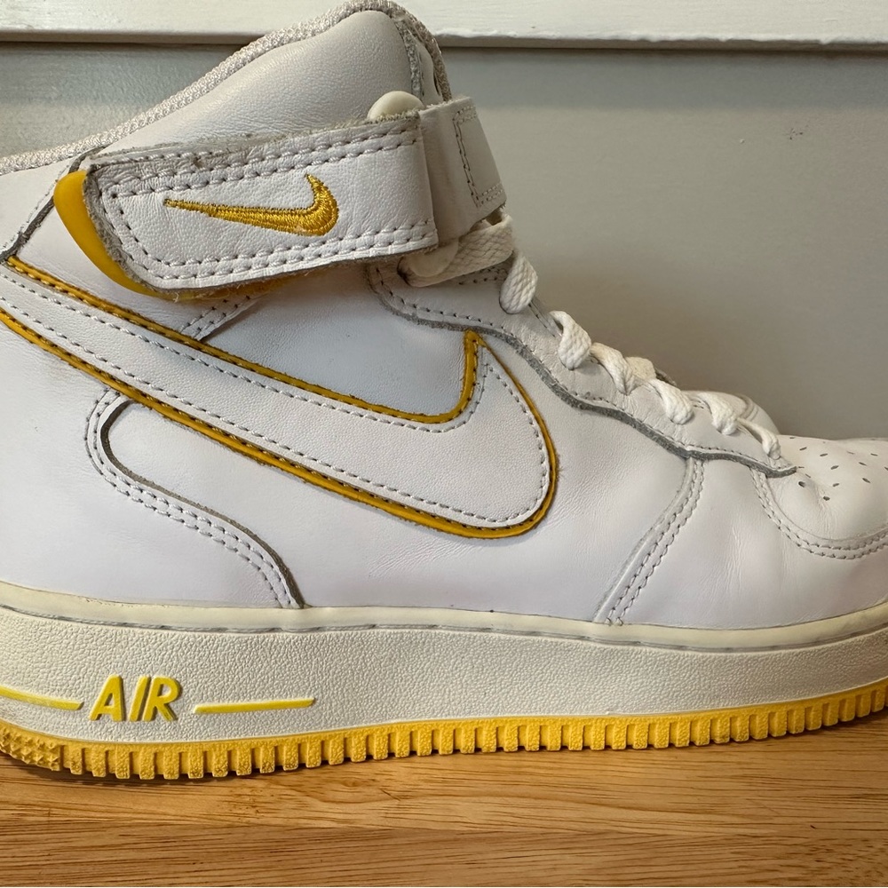 Nike Air Force 1 White Varsity Maize  304096-117  2003 Size 8.5 Vintage